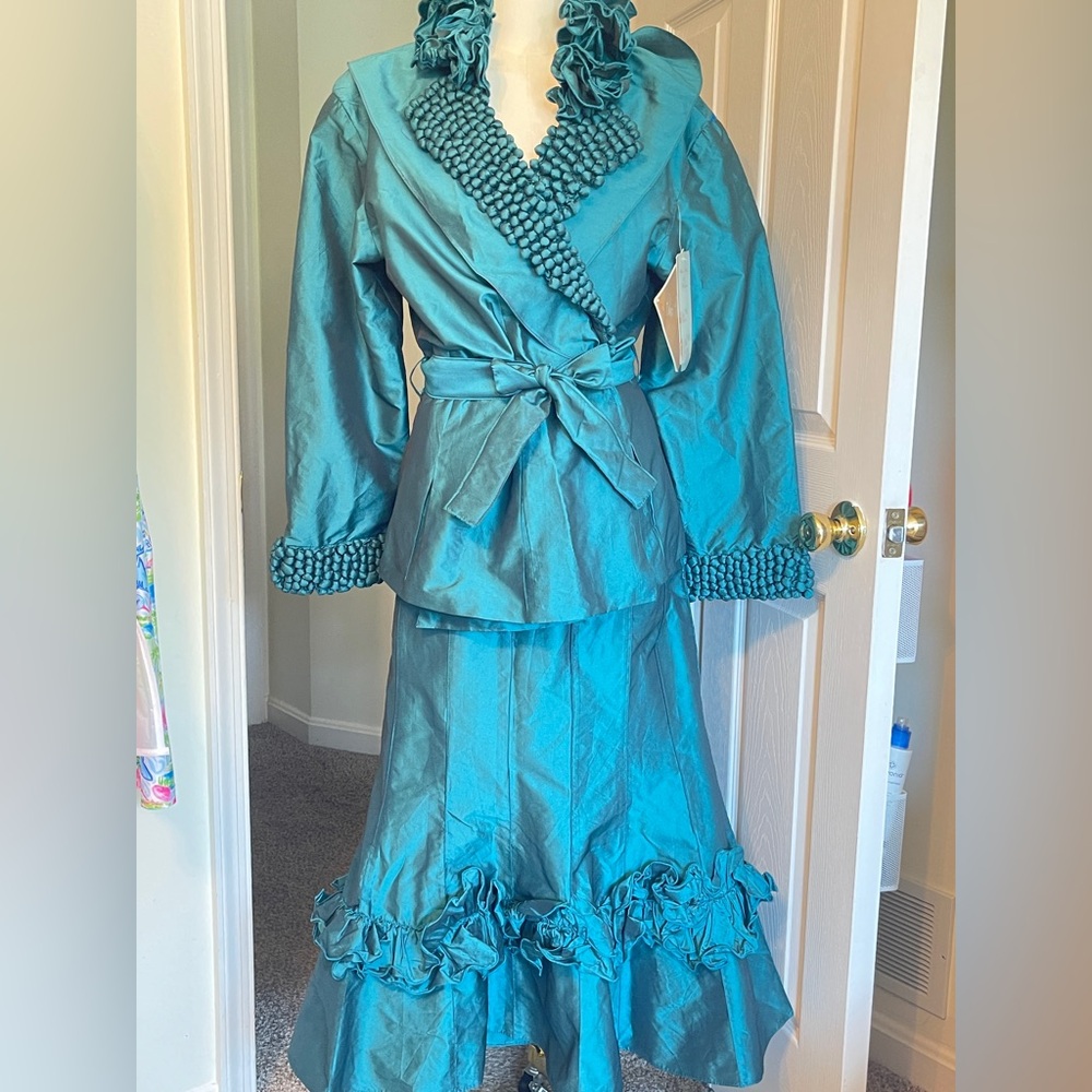 NWT STUNNING Elegant Teal Skirt Set.